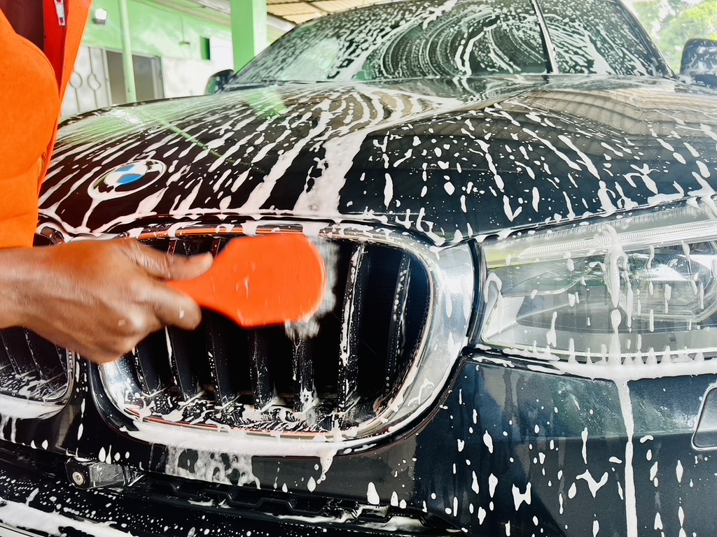Detailing lavage à la main