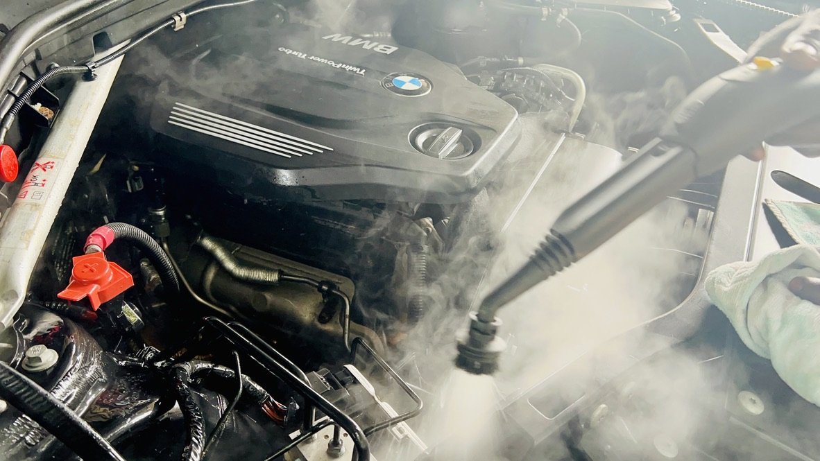 Nettoyage moteur à la vapeur